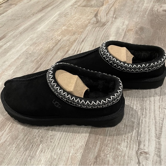 Tasman Ugg in Black Size 7 - Picture 5 of 7